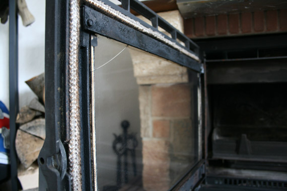 Comment remplacer la vitre d'un insert de cheminée