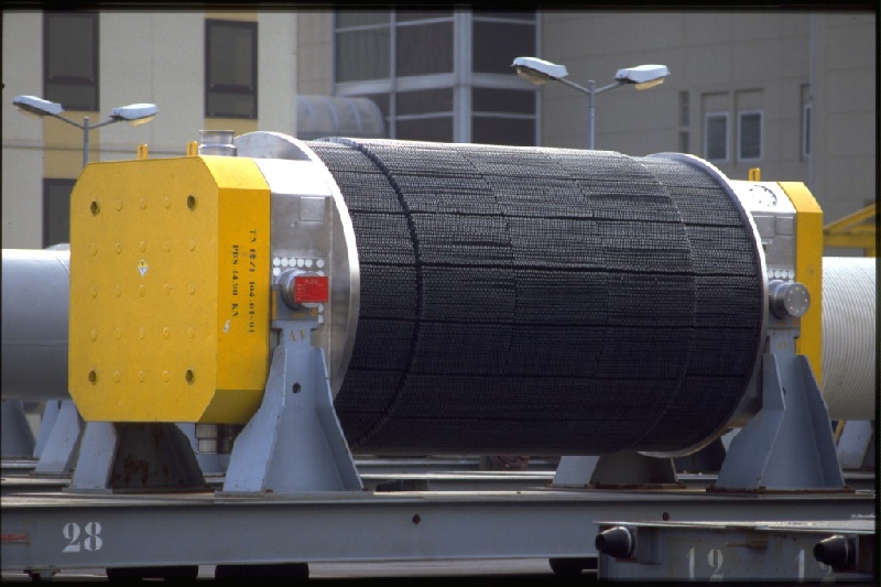 Emballage de transport de combustibles usés (emballage TN 12.1). Usine de traitement des combustibles usés AREVA, établissement de La Hague. Cherbourg. France