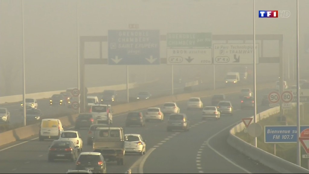 le-20-heures-du-15-mars-2014-pic-de-pollution-la-circulation-altern-11118199hlvjb